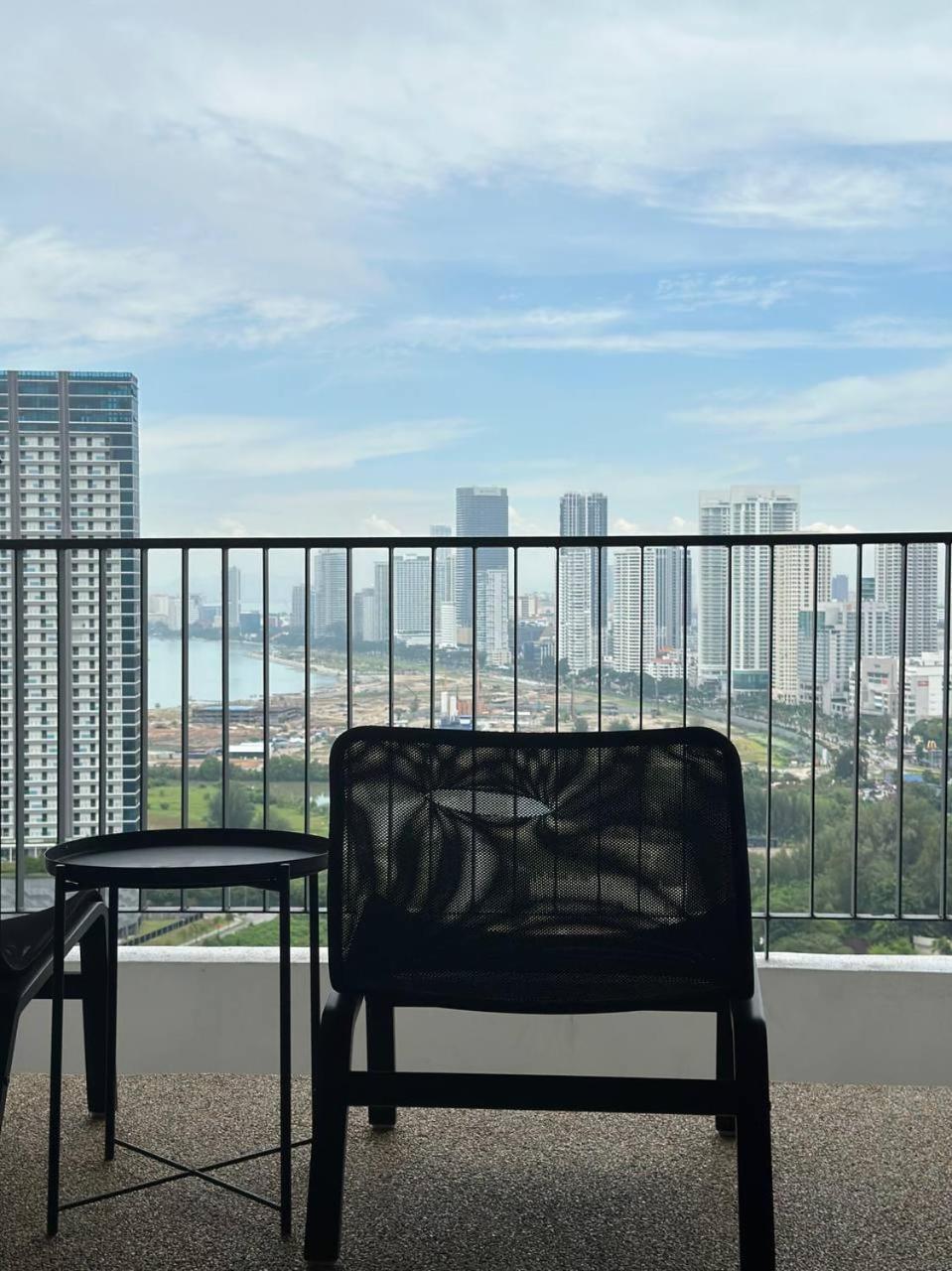 The Landmark Comfort Relax Spacious Sea View By Iz Tanjung Tokong Buitenkant foto